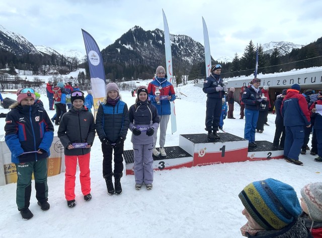 Amelie Schänzlin (3. Platz - U14, w), dicht gefolgt von Linda Grotz (4. Platz - U14, w)