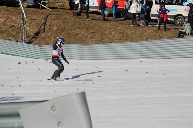 Kacper feiert seinen Sprung auf 79 Meter. (Foto: T. Misiek)